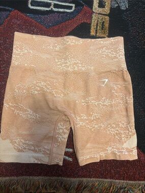 S Pink Gymshark Camo shorts (legging)